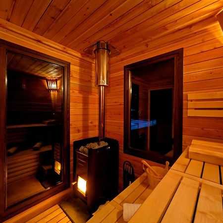 Pallos Apartments Совата Екстериор снимка