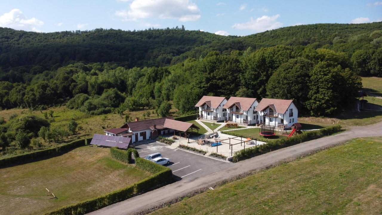 Pallos Apartments Совата Екстериор снимка