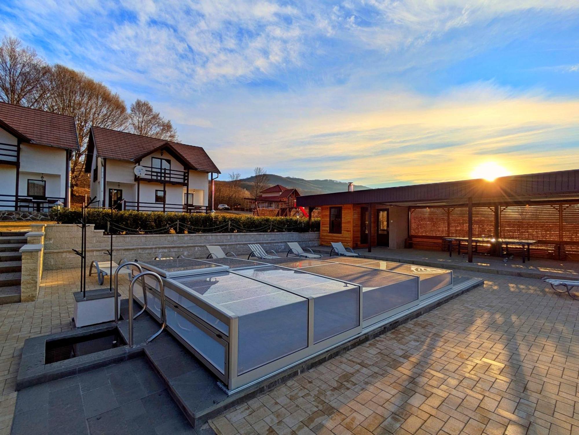 Pallos Apartments Совата Екстериор снимка